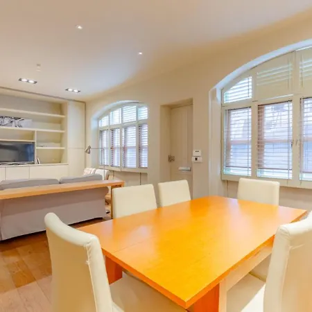 Sublime 4Bd House Behind V&A South Kensington Apartment